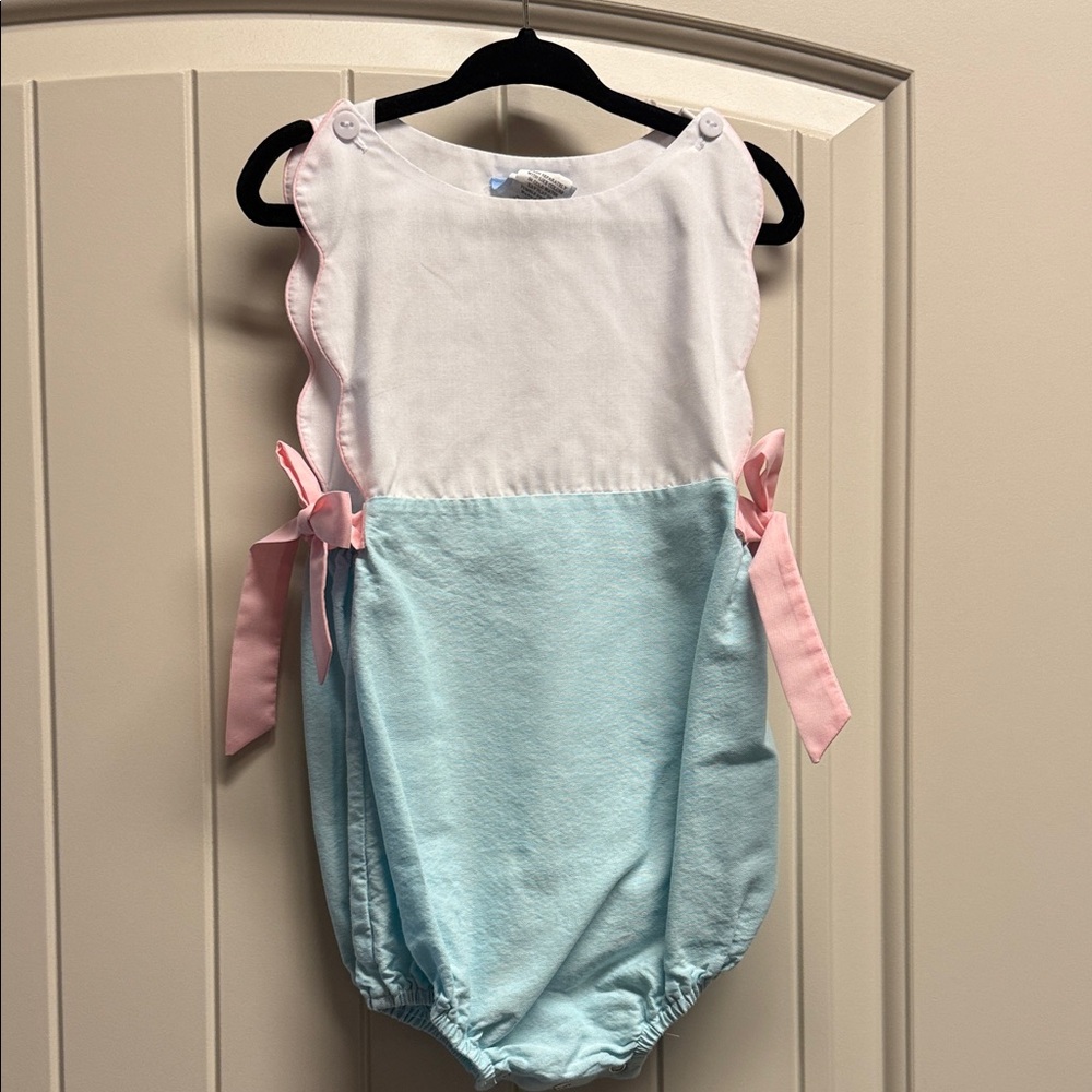 Bella Bliss Scallop Edge Bubble with Pink Accents
